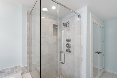 Welcome to 303 Harbor Drive in the highly sought-after Northwood - photo 43