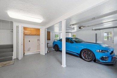 Welcome to 303 Harbor Drive in the highly sought-after Northwood - photo 47