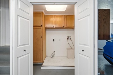 Welcome to 303 Harbor Drive in the highly sought-after Northwood - photo 48