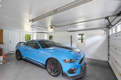 Welcome to 303 Harbor Drive in the highly sought-after Northwood - photo 49