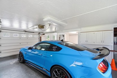 Welcome to 303 Harbor Drive in the highly sought-after Northwood - photo 50