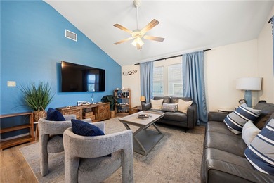 A fully furnished 3-bedroom, 2-bathroom residence is ready for - photo 9