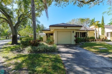 (private lake, pond, creek) Townhome/Townhouse For Sale in Plantation Florida