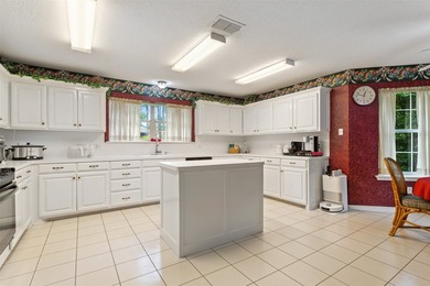 Custom-built, one owner home in beautiful Hideaway Lake, Texas - photo 12