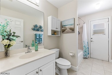 Welcome home to this gorgeous 3-bedroom + den, 2-bath residence - photo 14