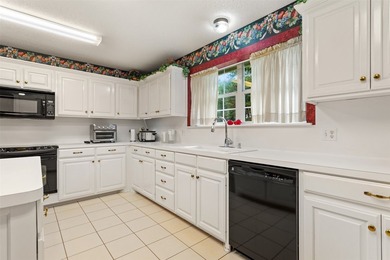 Custom-built, one owner home in beautiful Hideaway Lake, Texas - photo 14