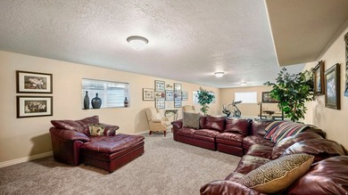 Nestled in a peaceful cul-de-sac, this beautifully updated home - photo 19