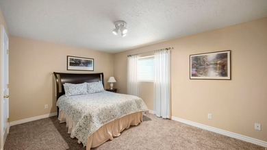 Nestled in a peaceful cul-de-sac, this beautifully updated home - photo 26
