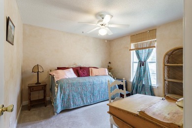 Located in the heart of Destin, within a few miles from the - photo 13