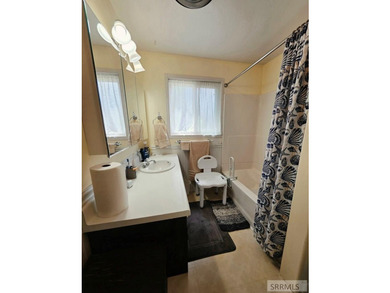 Nestled on a beautifully landscaped 0.45-acre lot in Shelley - photo 14