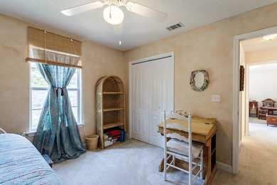 Located in the heart of Destin, within a few miles from the - photo 15