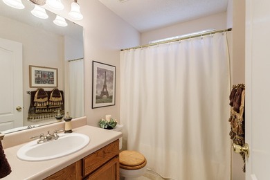 Located in the heart of Destin, within a few miles from the - photo 16
