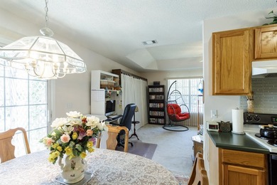 Located in the heart of Destin, within a few miles from the - photo 18