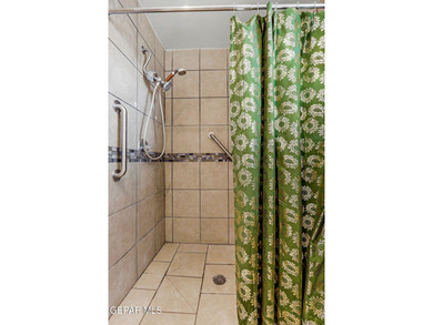 Charming and well-maintained property offering a 3-bedrooms with