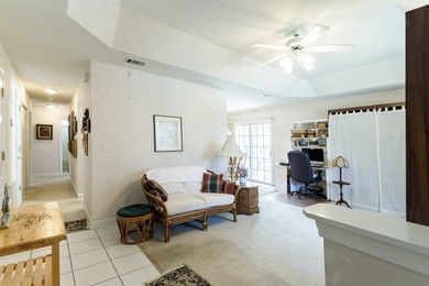 Located in the heart of Destin, within a few miles from the - photo 19