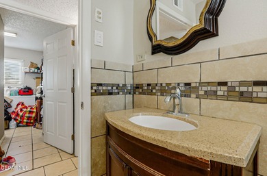 Charming and well-maintained property offering a 3-bedrooms with