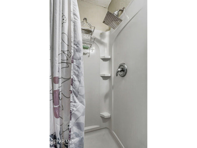 Charming and well-maintained property offering a 3-bedrooms with