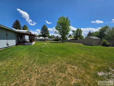 Nestled on a beautifully landscaped 0.45-acre lot in Shelley - photo 25
