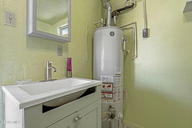 Charming and well-maintained property offering a 3-bedrooms with