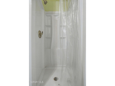 Charming and well-maintained property offering a 3-bedrooms with