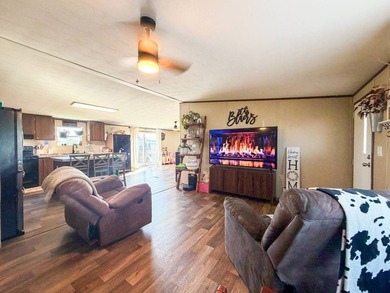 Welcome to ideal rural living and modern convenience with this - photo 17