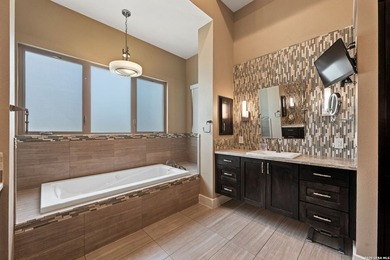 Perched to capture breathtaking views over a nature preserve - photo 21