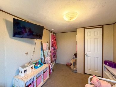 Welcome to ideal rural living and modern convenience with this - photo 23