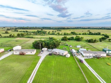 Welcome to ideal rural living and modern convenience with this - photo 29