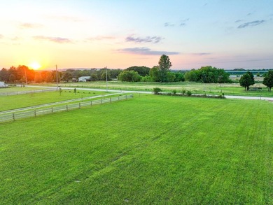 Welcome to ideal rural living and modern convenience with this - photo 31