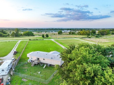 Welcome to ideal rural living and modern convenience with this - photo 32