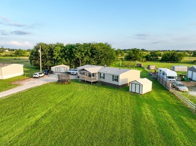 Welcome to ideal rural living and modern convenience with this - photo 38