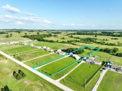 Welcome to ideal rural living and modern convenience with this - photo 44