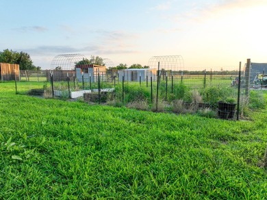 Welcome to ideal rural living and modern convenience with this - photo 49