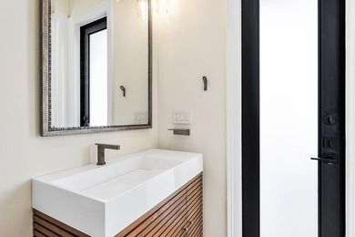 This Impeccably Renovated 5BDRM, 5.1BA Waterfront Residence - photo 23