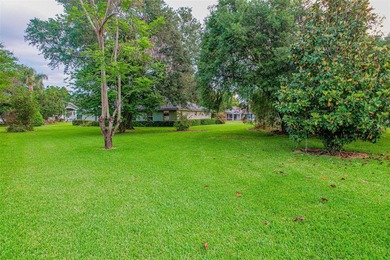 Welcome to 103 Glistening Dr in Auburndale, FL--where comfort - photo 36