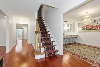 GREAT NECK ESTATES SOUTH FACING COLONIAL WITHIN CLOSE PROXIMITY - photo 2