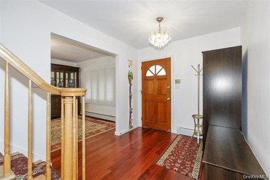 GREAT NECK ESTATES SOUTH FACING COLONIAL WITHIN CLOSE PROXIMITY - photo 3