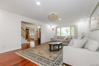GREAT NECK ESTATES SOUTH FACING COLONIAL WITHIN CLOSE PROXIMITY - photo 4