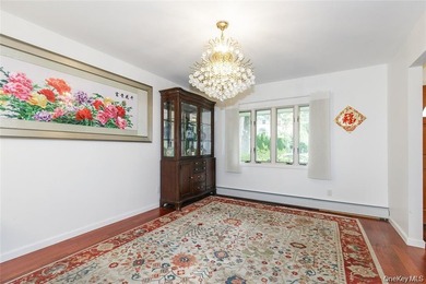 GREAT NECK ESTATES SOUTH FACING COLONIAL WITHIN CLOSE PROXIMITY - photo 7