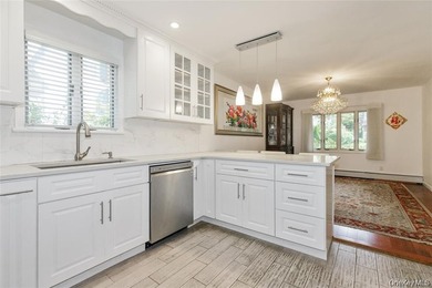 GREAT NECK ESTATES SOUTH FACING COLONIAL WITHIN CLOSE PROXIMITY - photo 9