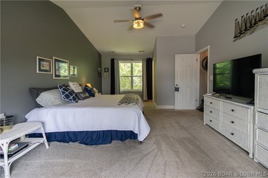 IMMACULATE ... [3-bedroom / 3 full bathrooms (2 ensuite - photo 12