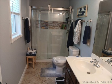 IMMACULATE ... [3-bedroom / 3 full bathrooms (2 ensuite - photo 14