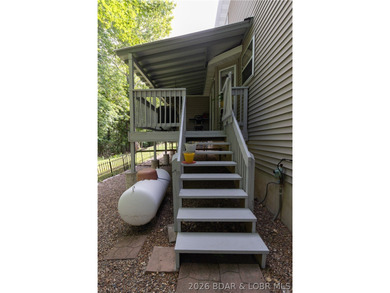IMMACULATE ... [3-bedroom / 3 full bathrooms (2 ensuite - photo 20