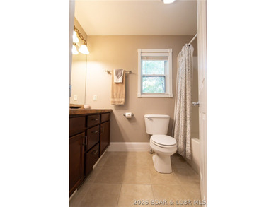 IMMACULATE ... [3-bedroom / 3 full bathrooms (2 ensuite - photo 26