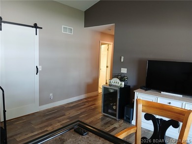 IMMACULATE ... [3-bedroom / 3 full bathrooms (2 ensuite - photo 28