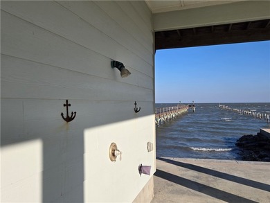 Welcome to 122 Ridge Harbor, where quality and luxury meet the - photo 4