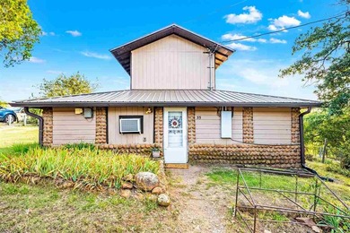 Motivated seller! Offering a $10,000 allowance for renovations - photo 1