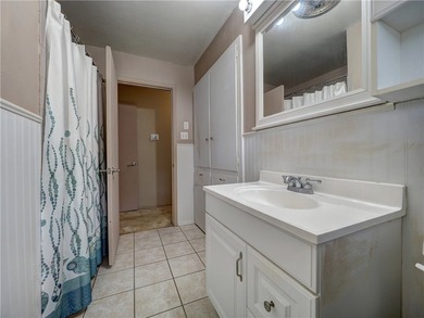 Locatoin, location, location! Tucked in the highly desirable Bay - photo 22