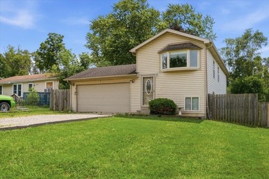 Located right over the border, this 3-bedroom 2 bath home is - photo 2