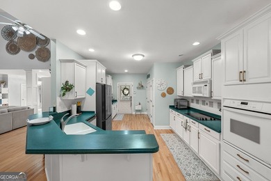 STUDIO APARTMENT ABOVE THE GARAGE. This is the kind of home that - photo 12